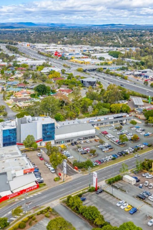 Multiple T/3-15 Dennis Road Springwood QLD 4127