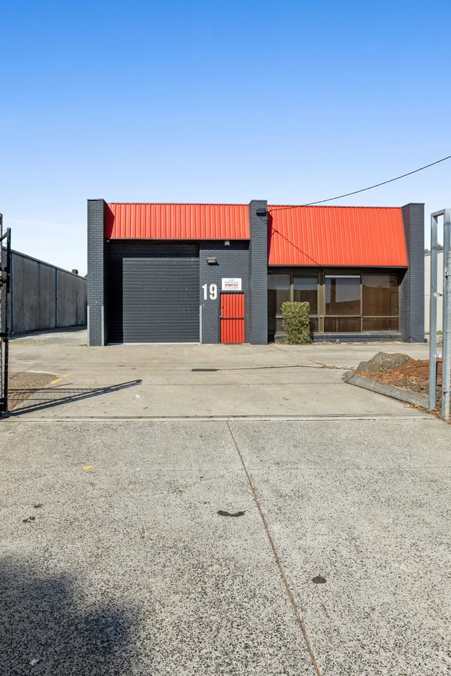 19 Concord Crescent Carrum Downs VIC 3201