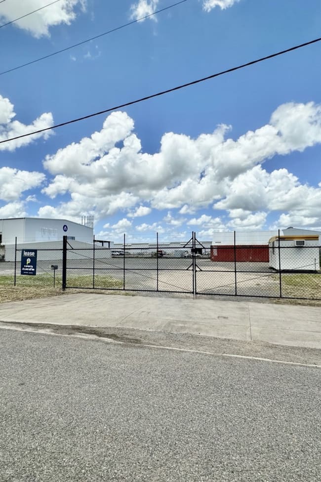 18-19 Desma Court Mount Louisa QLD 4814