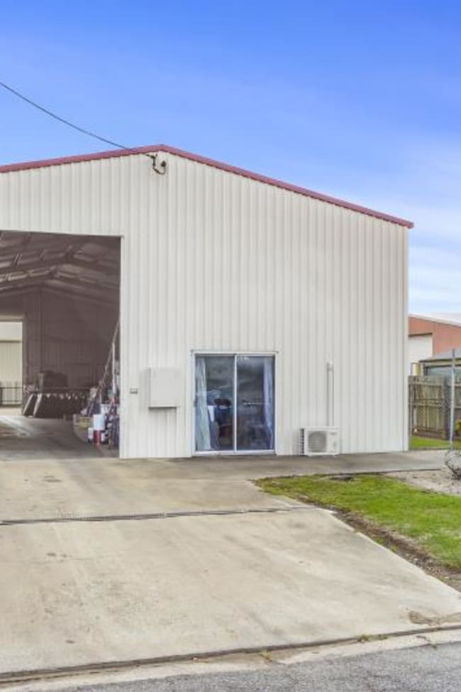 Whole of the property/198 Alma Street Rockhampton City QLD 4700