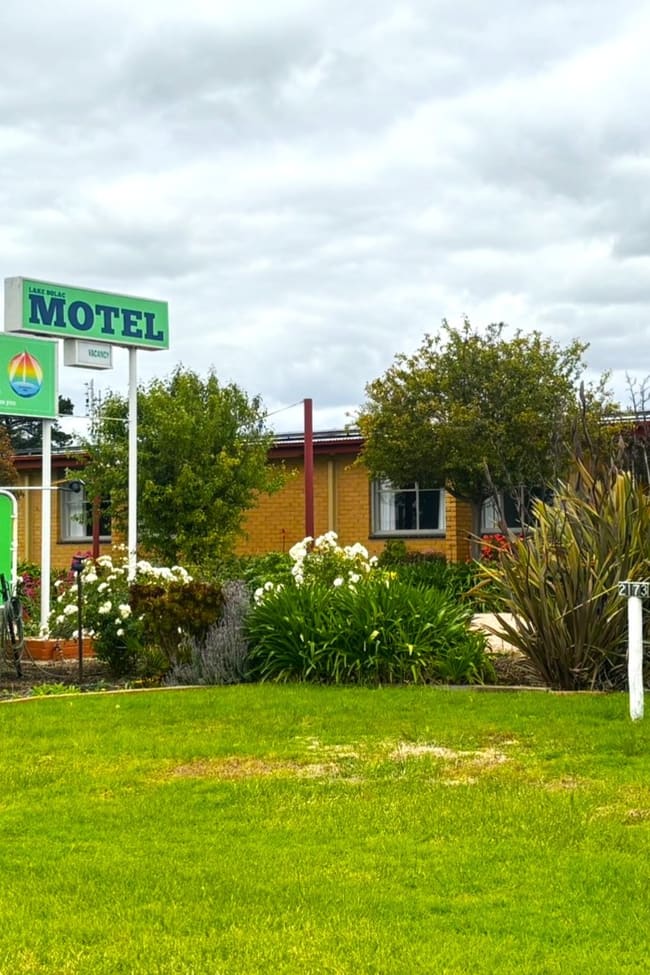 2173 Glenelg Highway Lake Bolac VIC 3351