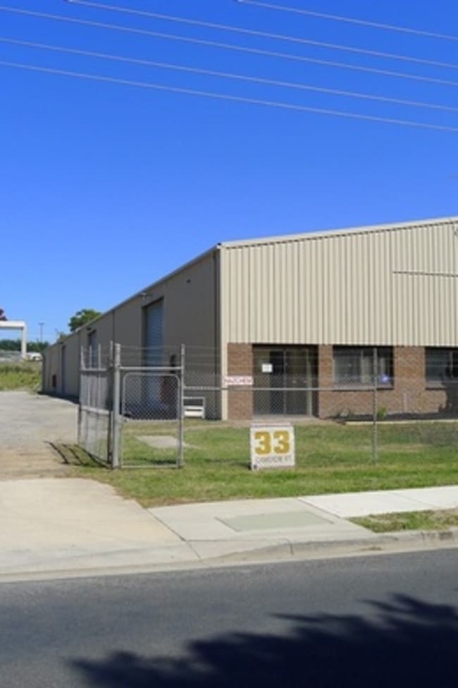 33 Cameron Street Cranbourne VIC 3977
