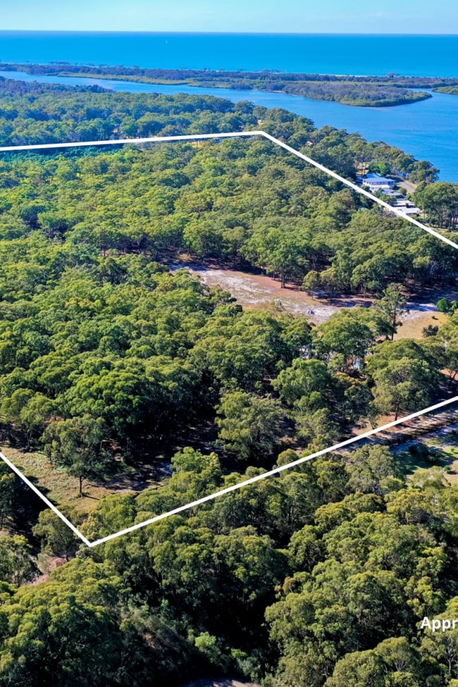 10 Perrett Lane Fishermans Reach NSW 2441