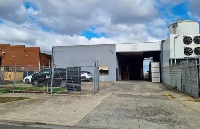 15 Norwich Avenue Thomastown VIC 3074 15 Norwich Avenue Thomastown VIC 3074