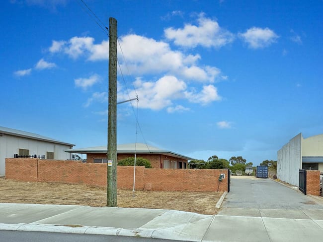 4 Glenrothes Crescent Yanchep WA 6035