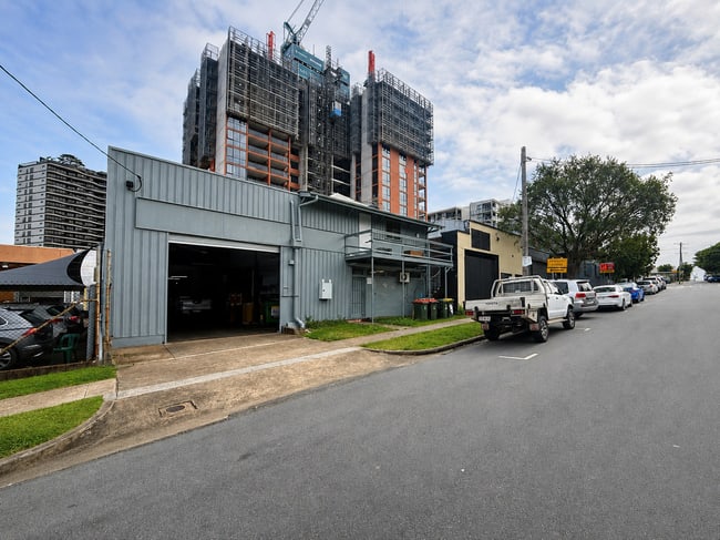 27 Hampton Street East Brisbane QLD 4169 27 Hampton Street East Brisbane QLD 4169