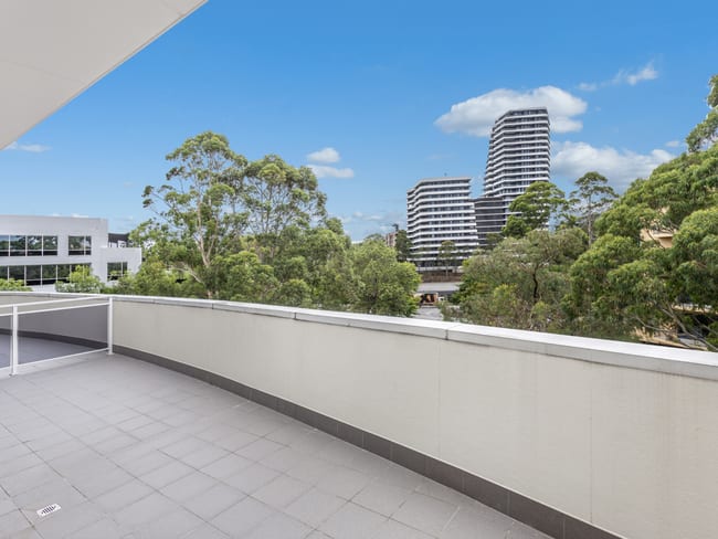 302/25 Solent Circuit Baulkham Hills NSW 2153 302/25 Solent Circuit Baulkham Hills NSW 2153