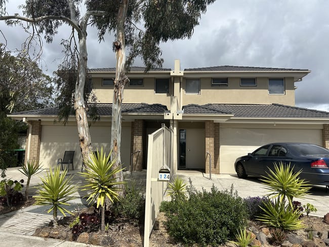 1 & 2/24 Creek Street Melton South VIC 3338 1 & 2/24 Creek Street Melton South VIC 3338
