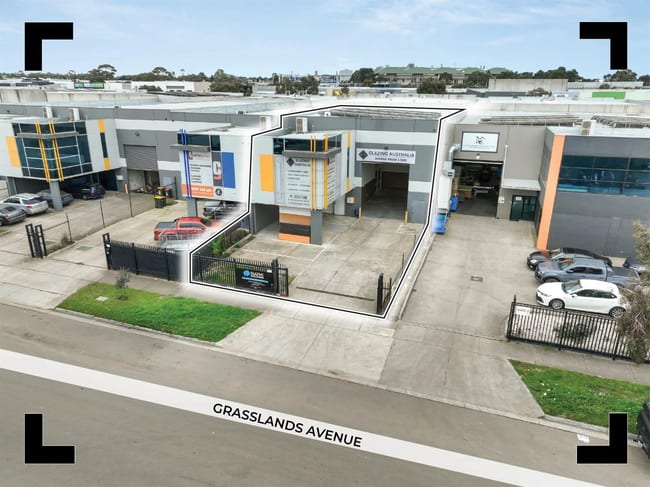 12 Grasslands Avenue Craigieburn VIC 3064 12 Grasslands Avenue Craigieburn VIC 3064