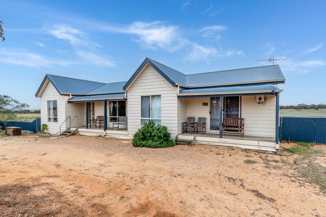 416 Bowhill Road Burdett SA 5253 416 Bowhill Road Burdett SA 5253
