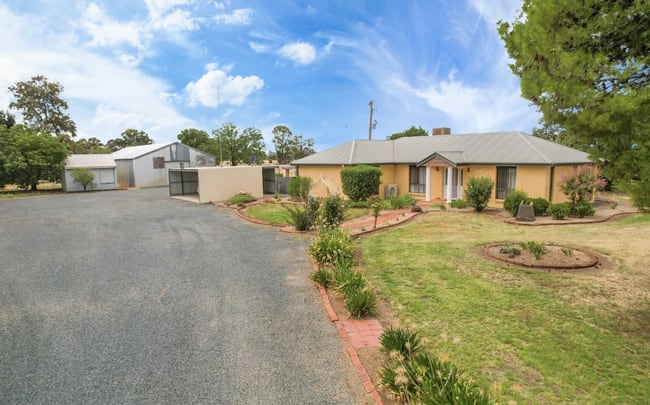 61 Centenary Drive West Wyalong NSW 2671 61 Centenary Drive West Wyalong NSW 2671