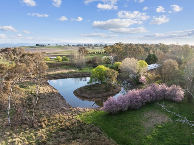 "Potts Hill" 2175 Dog Trap Road Murrumbateman NSW 2582 "Potts Hill" 2175 Dog Trap Road Murrumbateman NSW 2582