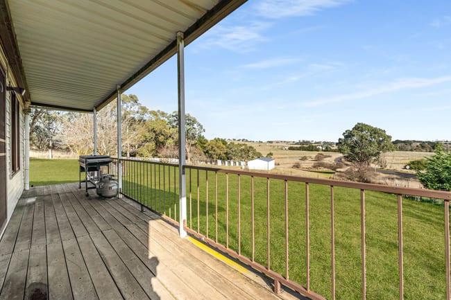 19 Acacia Lane Blayney NSW 2799 19 Acacia Lane Blayney NSW 2799