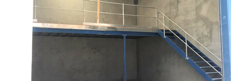 Factory, Warehouse & Industrial commercial property for lease at 21 Middle Road Hillcrest QLD 4118