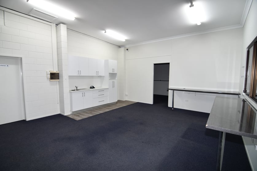 Click to view all images Unit 2, 12-20 Cottell Street Hyde Park QLD 4812 - Image 3