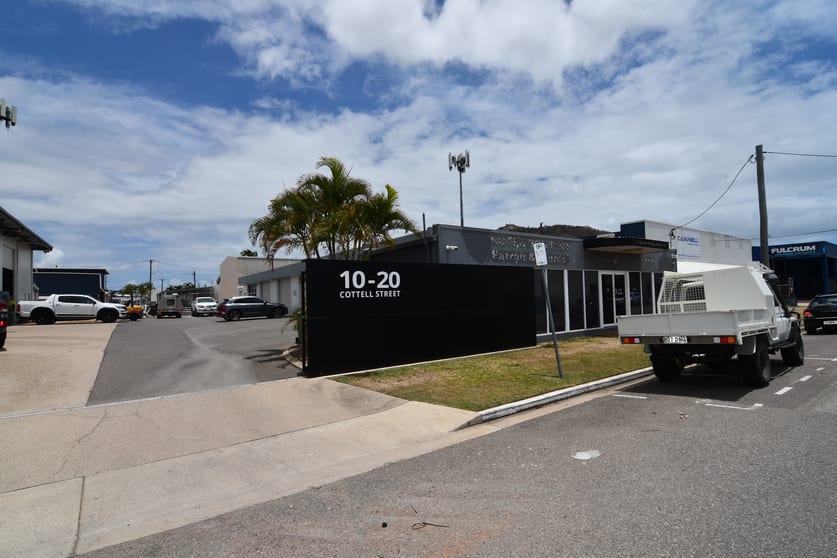 Click to view all images Unit 2, 12-20 Cottell Street Hyde Park QLD 4812 - Image 1