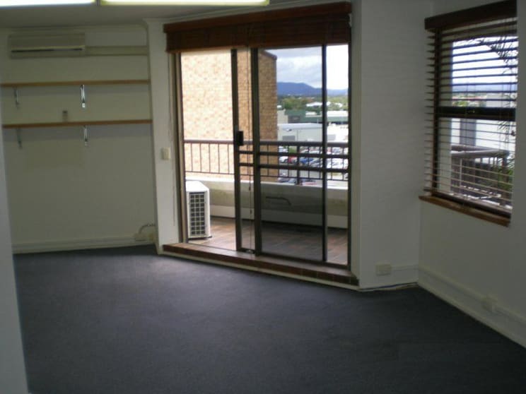 Click to view all images 11/66 Marine Parade Southport QLD 4215 - Image 3