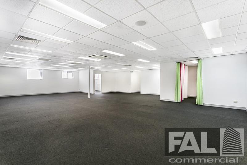 Click to view all images Unit 3/10 Brookfield Road Kenmore QLD 4069 - Image 1