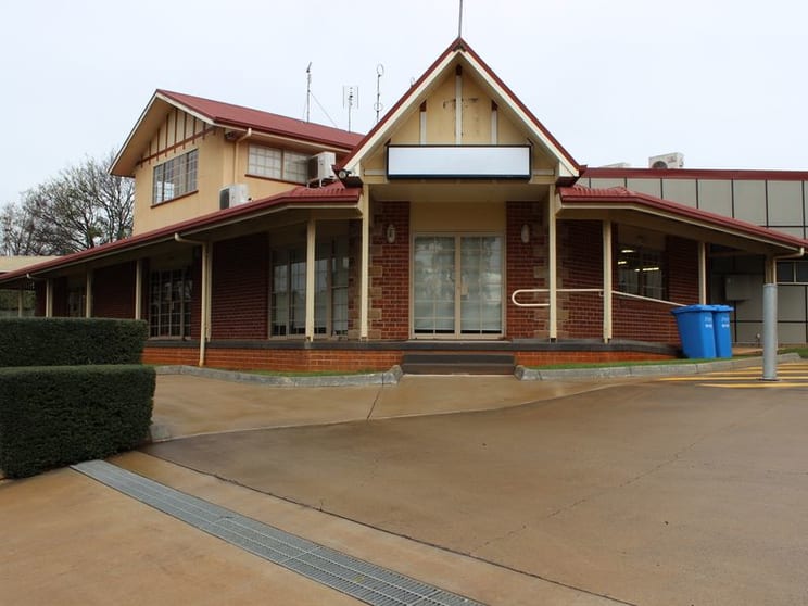 Click to view all images 17 Kitchener Street East Toowoomba QLD 4350 - Image 1