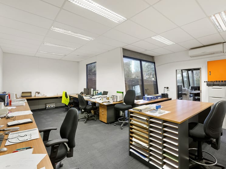 Click to view all images 7 Redland Drive Mitcham VIC 3132 - Image 3