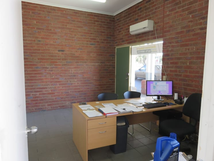 Click to view all images 1 High Street Bannockburn VIC 3331 - Image 2