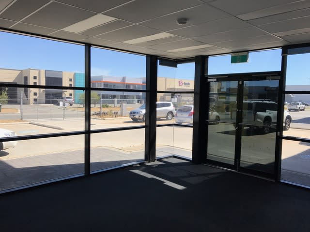 2/11 Mallaig Way Canning Vale WA 6155 - Image 3