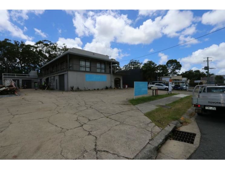 Click to view all images 22 Ern Harley Drive Burleigh Heads QLD 4220 - Image 2