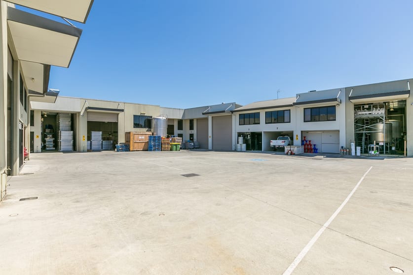Click to view all images 5/17a Ern Harley Drive Burleigh Heads QLD 4220 - Image 2