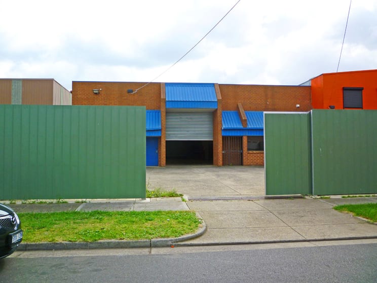 Click to view all images 20 Leo Street Fawkner VIC 3060 - Image 2