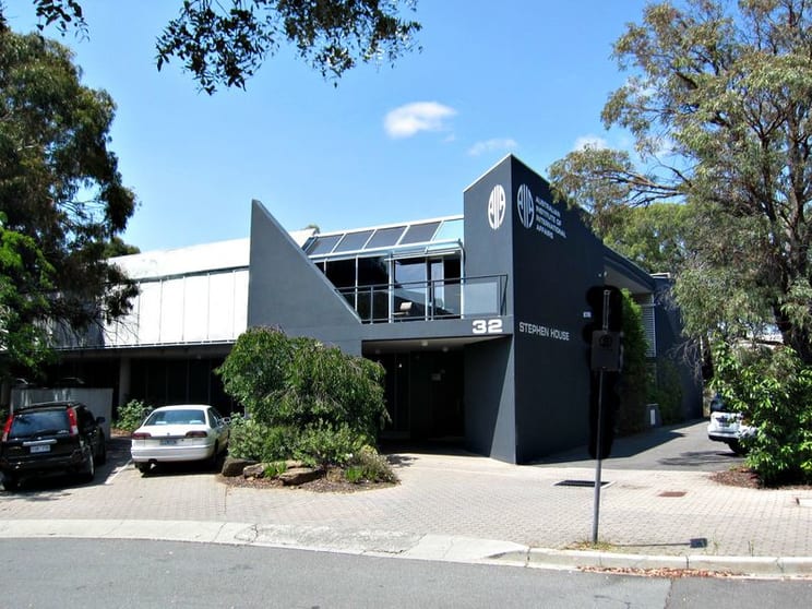 32 Thesiger Court Deakin ACT 2600 - Image 1