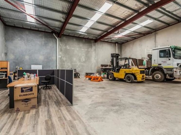 Click to view all images 31 Hensbrook Loop Forrestdale WA 6112 - Image 3