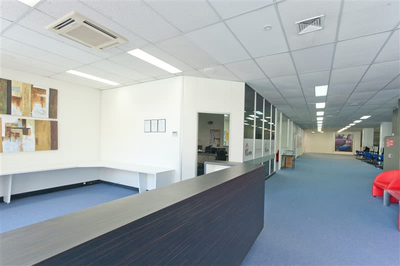 Click to view all images 77 Atherton Rd Oakleigh VIC 3166 - Image 3
