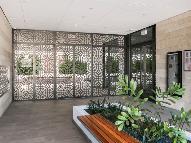 Click to view all images 5/87 Waratah Avenue Dalkeith WA 6009 - Image 3