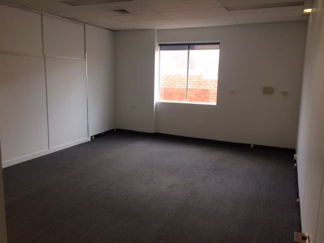 Click to view all images 8/8A St Andrews Street Brighton VIC 3186 - Image 3