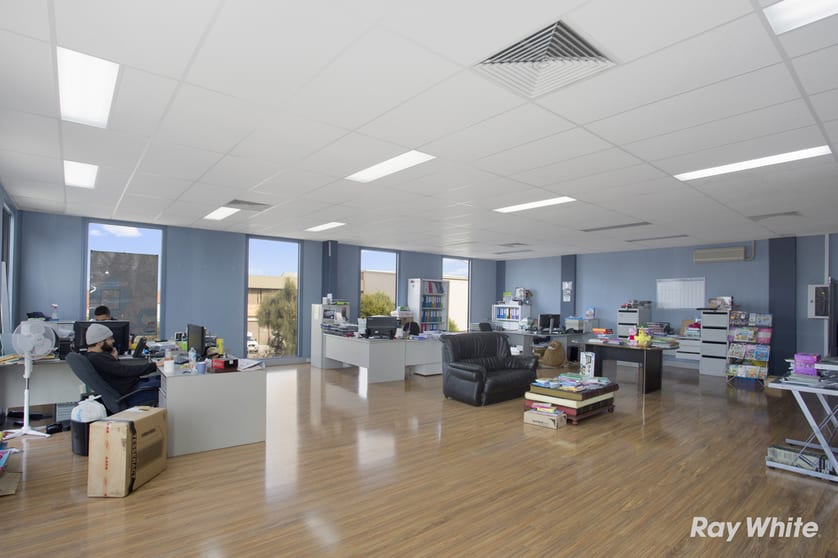 Click to view all images 7 Audsley Street Clayton South VIC 3169 - Image 3