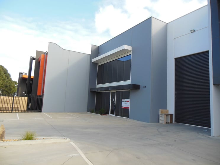 Click to view all images 23 Commercial Drive Pakenham VIC 3810 - Image 2