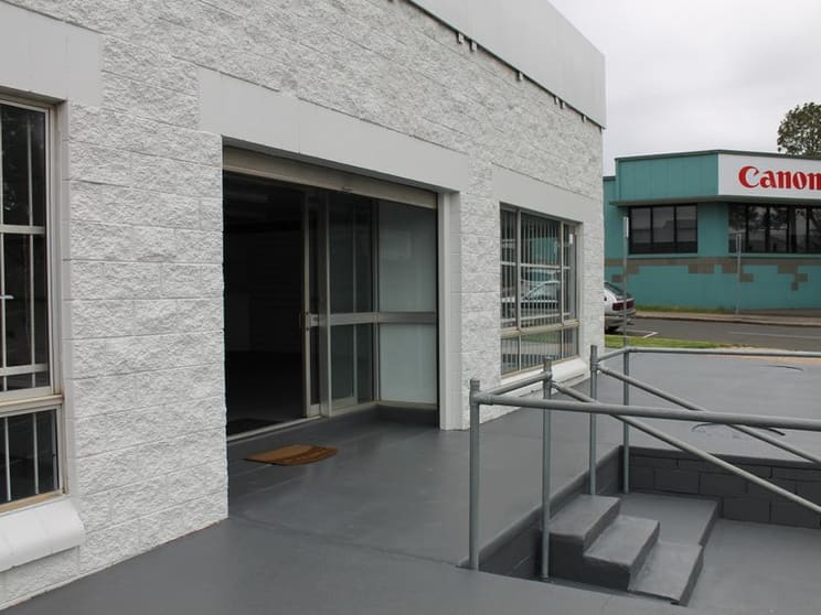 Click to view all images 2 Taylor Street Toowoomba QLD 4350 - Image 1
