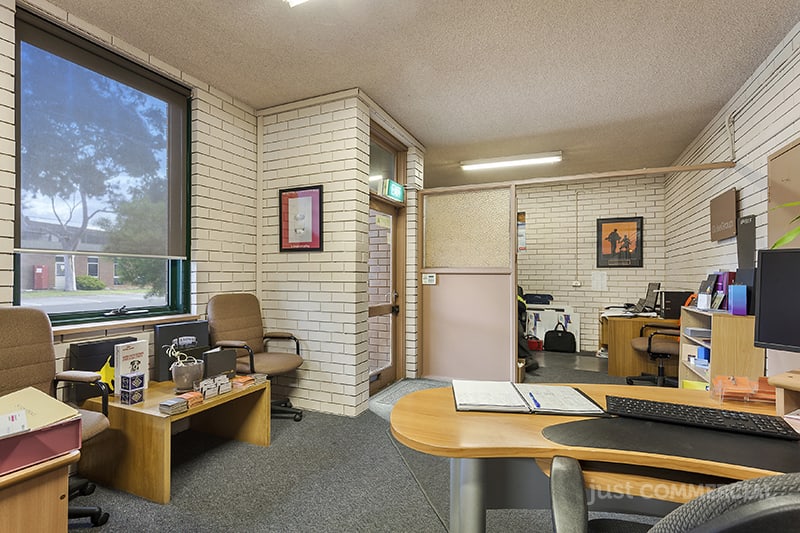 18 Taunton Drive Cheltenham VIC 3192 - Image 3