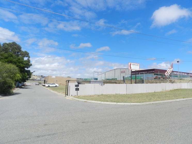 8 Salpietro Street Bibra Lake WA 6163 - Image 2