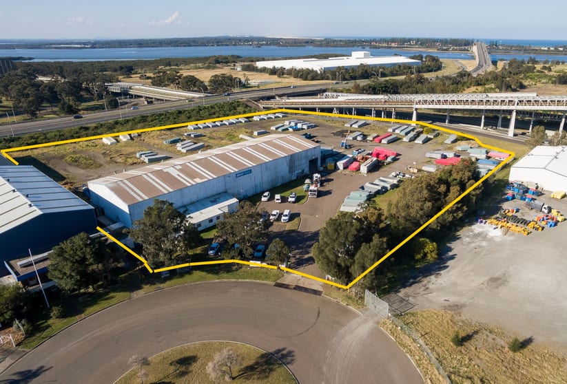 Click to view all images 26 Sandpiper Close Kooragang NSW 2304 - Image 2