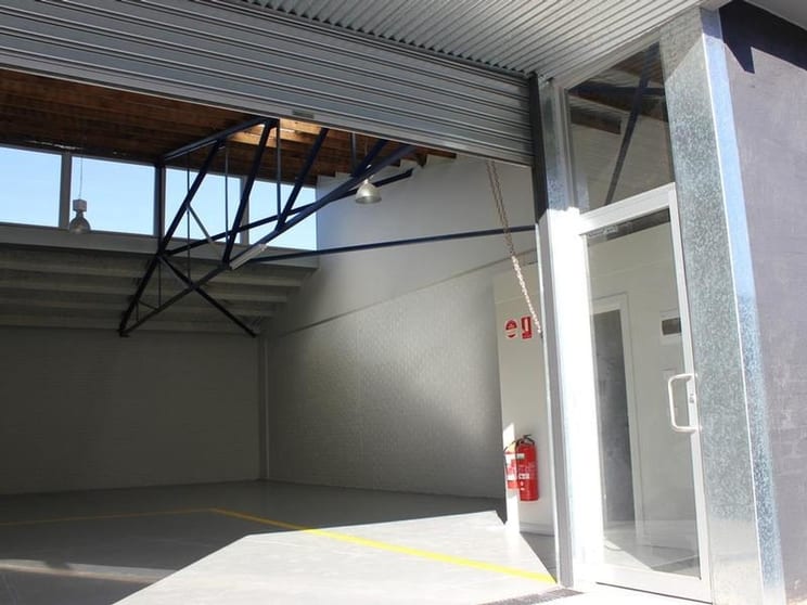 Click to view all images 7/121 Chesterville Road Moorabbin VIC 3189 - Image 2