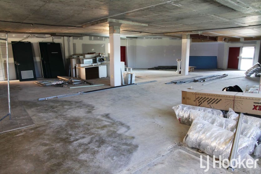 Click to view all images 1/19 Creek Street Redcliffe QLD 4020 - Image 2