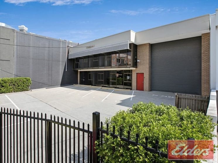 Click to view all images Whole/9 Florence Street Newstead QLD 4006 - Image 3