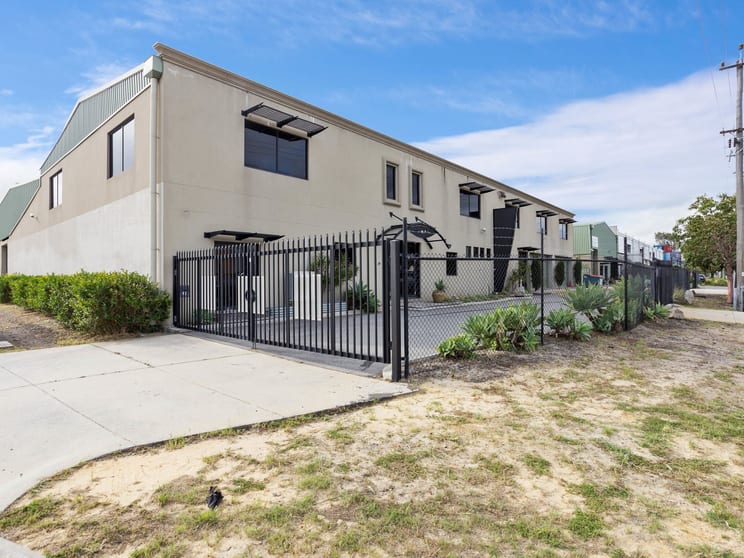 Click to view all images 39 Bassendean Road Bayswater WA 6053 - Image 2