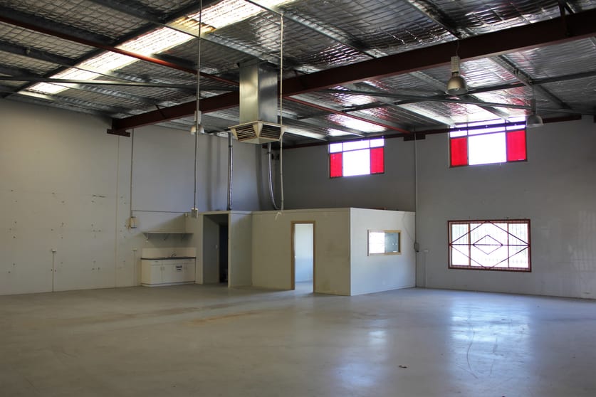 Click to view all images 6 & 7/23 Gillam Drive Kelmscott WA 6111 - Image 2