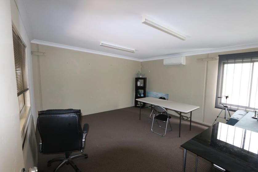 Click to view all images 4/9 Rothcote Court Burleigh Heads QLD 4220 - Image 3