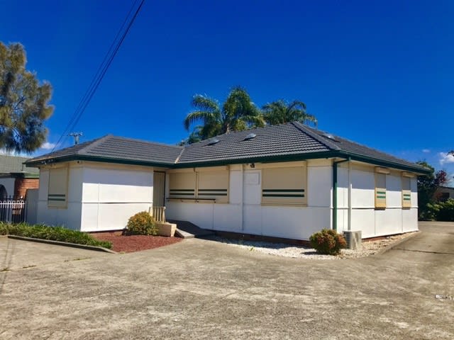 Click to view all images 32 Lake Entrance Road Warilla NSW 2528 - Image 1