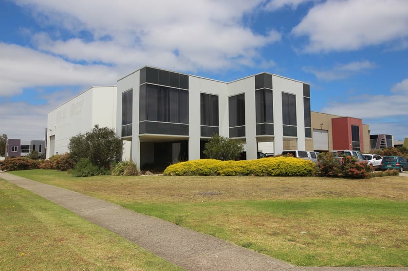 Click to view all images 60 Lakewood Boulevard Carrum Downs VIC 3201 - Image 2