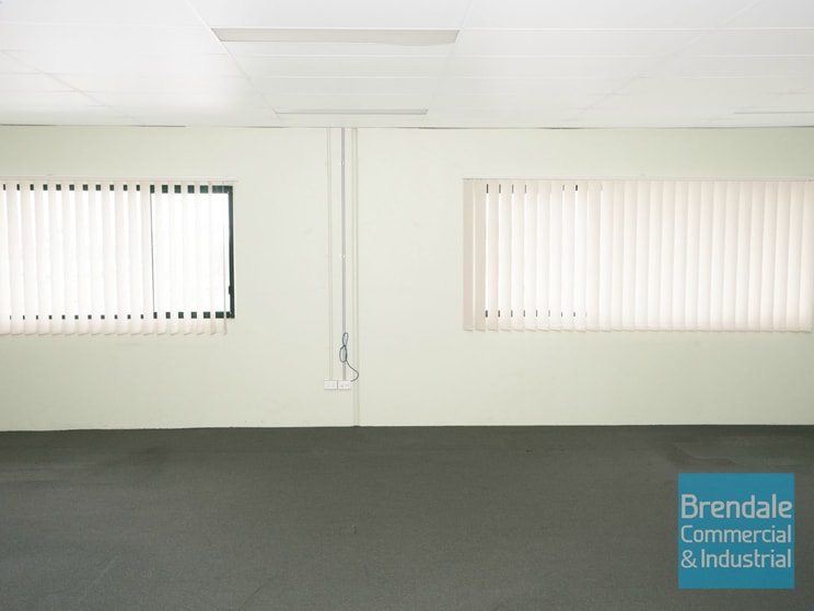 Click to view all images Lawnton QLD 4501 - Image 3