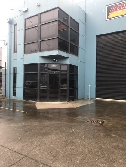 Click to view all images 35 Barrie Road Tullamarine VIC 3043 - Image 2